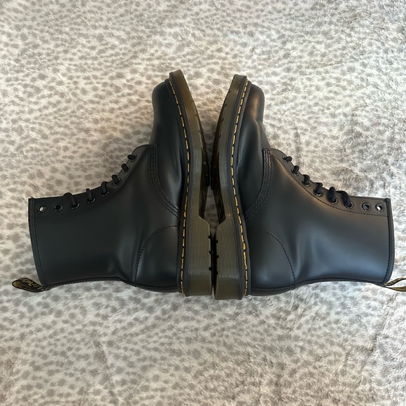 Dr. Martens 1460 Women’s Smooth Leather Lace Up Boots - Picture 4 of 6